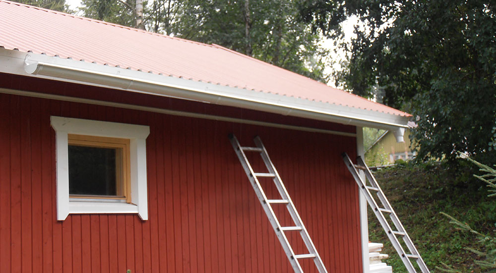 Ulkorakennuksen katon huolto ja korjaus